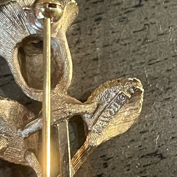 Vintage Avon Gilded Rose Goldtone Pin Brooch - Picture 3 of 3